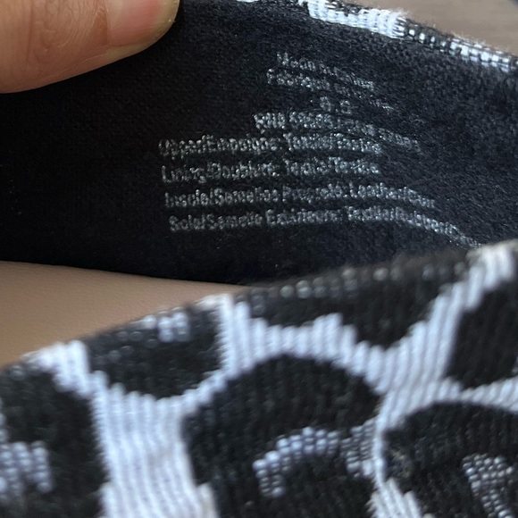 Something Navy Animal Print Comfy flats (Size 8.5) - Picture 7 of 11